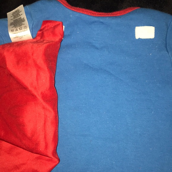 Superman Onsie 0-3 months with cape - Picture 7 of 7